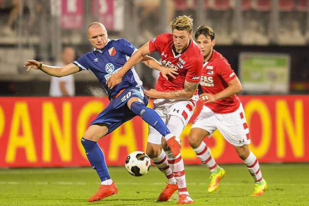 (L-R) Nikola Antic of FK Vojvodina, Wout Weghorst of AZ Alkmaar, Joris van Overeem of AZ Alkmaarduring the Europa League match between AZ and FK Vojvodina on august 25, 2016 at the AFAS Stadium in Alkmaar, the Netherlands AZ v FK Vojvodina Europa League 2016 2017 xVIxGerritxvanxKeulenxIVx 6100213