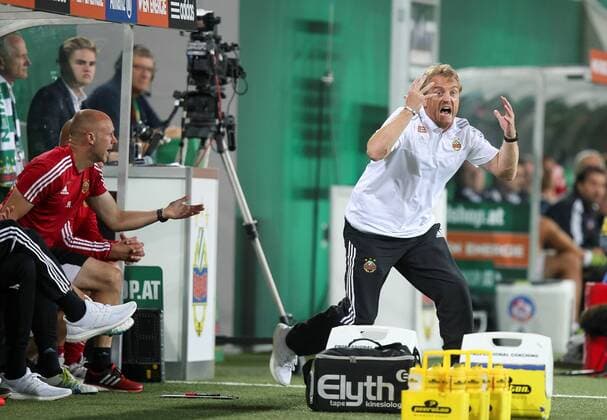 SOCCER - UEFA EL quali, Rapid vs Trencin VIENNA,AUSTRIA,25.AUG.16 - SOCCER - UEFA Europa League, Play-off qualification, SK Rapid Wien vs FK AS Trencin. Image shows head coach Mike Bueskens (Rapid). Keywords: Wien Energie. GEPAxpictures xPatrickxLeuk