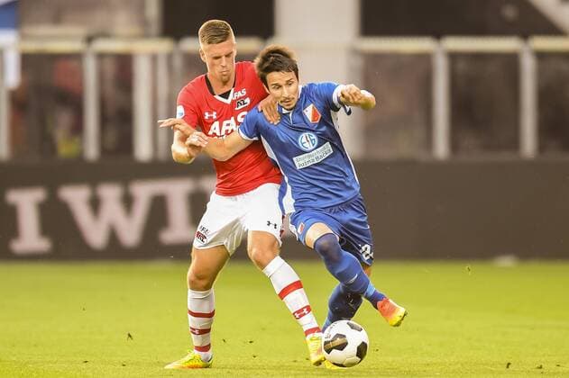 (L-R) Markus Henriksen of AZ Alkmaar, Aleksandar Palocevic of FK Vojvodinaduring the Europa League match between AZ and FK Vojvodina on august 25, 2016 at the AFAS Stadium in Alkmaar, the Netherlands AZ v FK Vojvodina Europa League 2016 2017 xVIxGerritxvanxKeulenxIVx 6100262