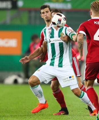 SOCCER - UEFA EL quali, Rapid vs Trencin VIENNA,AUSTRIA,25.AUG.16 - SOCCER - UEFA Europa League, Play-off qualification, SK Rapid Wien vs FK AS Trencin. Image shows Jakub Holubek (Trencin) and Stefan Schwab (Rapid). Keywords: Wien Energie. GEPAxpictures xPhilippxBrem