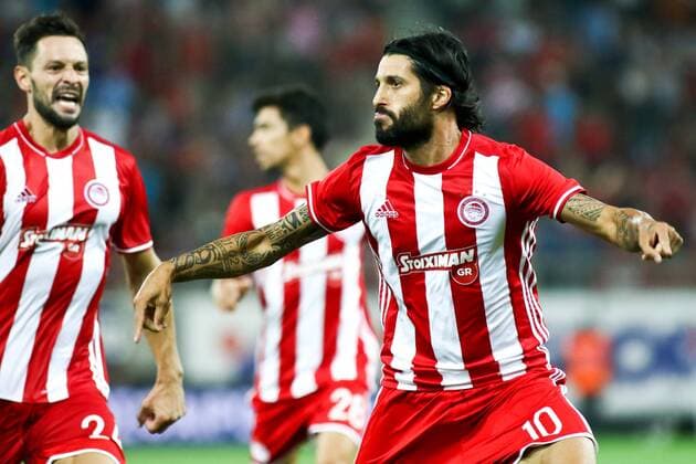 August 25, 2016 - Piraeus, Greece - Olympiaco s Argentinian midfielder Chori Domiguez (R) celebrates after scoring a goal during UEFA Europa League match between FC Olympiacos and FC Arouca at Georgios Karaiskakis Stadium in Piraeus on August 25, 2016. FC Olympiacos v FC Arouca - UEFA Europa League  - ZUMAn230