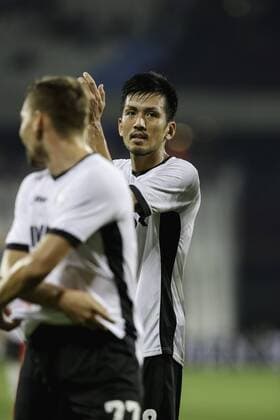 Takayuki Seto (Astra), AUGUST 25, 2016 - Football Soccer : Takayuki Seto of Astra applauds the fans at the final whistle during the UEFA Europa League Play-off second leg match between West Ham United and Astra Giurgiu at the London Stadium in London, England. Noxthirdxpartyxsales  (mdga011739)