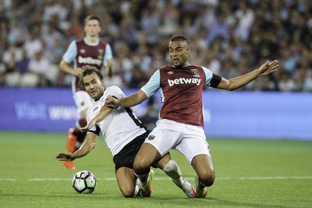 Winston Reid (West Ham), Filipe Teixeira (Astra), AUGUST 25, 2016 - Football Soccer : Winston Reid of West Ham and Filipe Teixeira of Astra battle for the ball during the UEFA Europa League Play-off second leg match between West Ham United and Astra Giurgiu at the London Stadium in London, England. Noxthirdxpartyxsales  (mdga011748)
