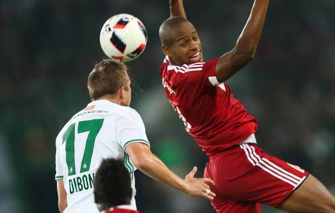 SOCCER - UEFA EL quali, Rapid vs Trencin VIENNA,AUSTRIA,25.AUG.16 - SOCCER - UEFA Europa League, Play-off qualification, SK Rapid Wien vs FK AS Trencin. Image shows Christopher Dibon (Rapid) and Rangelo Janga (Trencin). Keywords: Wien Energie. GEPAxpictures xPhilippxBrem