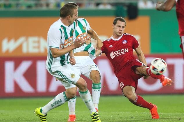 SOCCER - UEFA EL quali, Rapid vs Trencin VIENNA,AUSTRIA,25.AUG.16 - SOCCER - UEFA Europa League, Play-off qualification, SK Rapid Wien vs FK AS Trencin. Image shows Christopher Dibon (Rapid), Thomas Schrammel (Rapid) and James Lawrence (Trencin). Keywords: Wien Energie. GEPAxpictures xPhilippxBrem