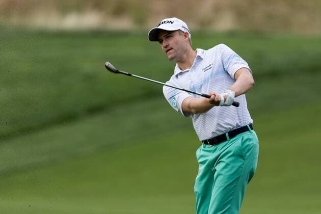 August 25, 2016: Russell Knox hits his approach shot on 18 during the first round of play at The Barclays, on the Black course, at Bethpage State Park in Farmingdale, NY. (Photo by David Hahn Icon Sportswire) GOLF: AUG 25 PGA Golf Herren - The Barclays - First Round Icon160825042 EDITORIAL USE ONLY