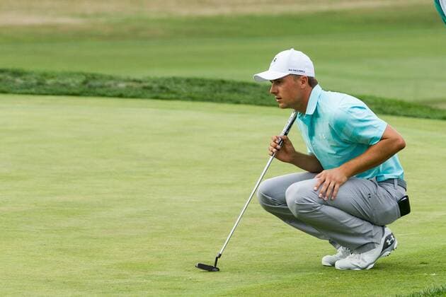 August 25, 2016: Jordan Spieth lines up his pet on the 18th green during the first round of play at The Barclays, on the Black course, at Bethpage State Park in Farmingdale, NY. (Photo by David Hahn Icon Sportswire) GOLF: AUG 25 PGA Golf Herren - The Barclays - First Round Icon160825044 EDITORIAL USE ONLY