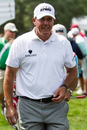 August 25, 2016: Phil Mickelson walks off the fifth green during the first round of play at The Barclays, on the Black course, at Bethpage State Park in Farmingdale, NY. (Photo by David Hahn Icon Sportswire) GOLF: AUG 25 PGA Golf Herren - The Barclays - First Round Icon160825016 EDITORIAL USE ONLY