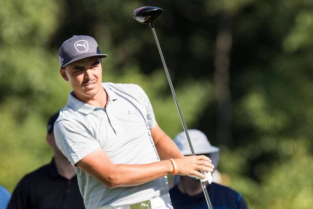 August 25, 2016: Rickie Fowler follows his tee shot from the sixth tee during the first round of play at The Barclays, on the Black course, at Bethpage State Park in Farmingdale, NY. (Photo by David Hahn Icon Sportswire) GOLF: AUG 25 PGA Golf Herren - The Barclays - First Round Icon160825003 EDITORIAL USE ONLY