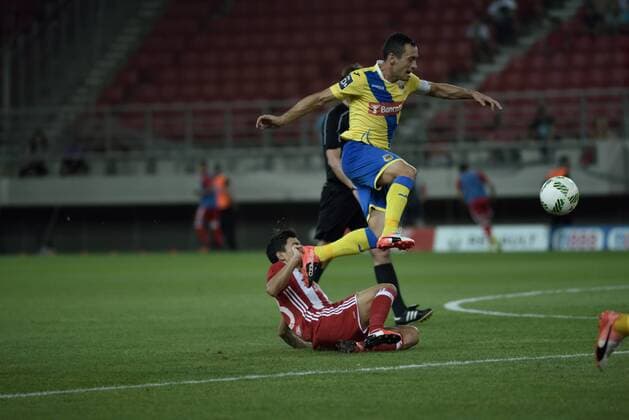 Greece: UEFA Europa League First playoff round, Game 2 Player of Arouca is avoiding the effort of the player of Olympiacos to stop him. Final score, Olympiacos got 2 points while the Arouca got 1 point.  DimitriosxKarvountzisx xPacificxPress