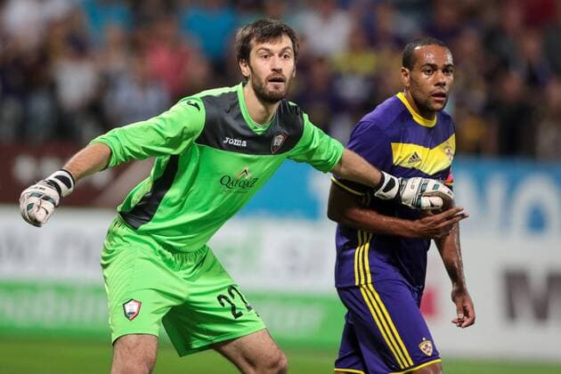 25.08.2016, Ljudski vrt, Maribor, SLO, UEFA EL, NK Maribor vs Gabala FK, im Bild Dmytro Bezotosniy 22 of Gabala FK and Marcos Morales Tavares 9 of NK Maribor during the UEFA Europaleague Play off 2nd Leg Match between NK Maribor and Gabala FK at the Ljudski vrt in Maribor, Slovenia on 2016 08 25. Maribor  EP_stida  