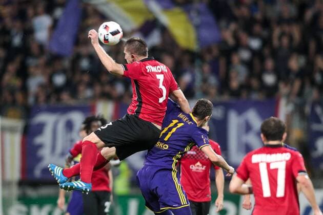 25.08.2016, Ljudski vrt, Maribor, SLO, UEFA EL, NK Maribor vs Gabala FK, im Bild Vojislav Stankovic 3 of Gabala FK and Milivoje Novakovic 11 of NK Maribor during the UEFA Europaleague Play off 2nd Leg Match between NK Maribor and Gabala FK at the Ljudski vrt in Maribor, Slovenia on 2016 08 25. Maribor  EP_stida  