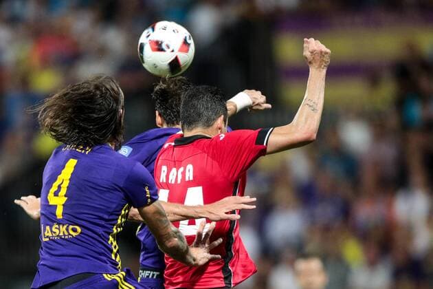25.08.2016, Ljudski vrt, Maribor, SLO, UEFA EL, NK Maribor vs Gabala FK, im Bild Marko Suler 4 of NK Maribor and Rafael 44 of Gabala FK during the UEFA Europaleague Play off 2nd Leg Match between NK Maribor and Gabala FK at the Ljudski vrt in Maribor, Slovenia on 2016 08 25. Maribor  EP_stida  
