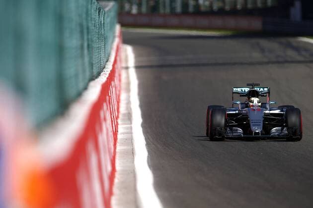 Bilder des Tages - SPORT Motorsports: FIA Formula One World Championship WM Weltmeisterschaft 2016, Grand Prix of Belgium, 44 Lewis Hamilton (GBR, Mercedes AMG Petronas Formula One Team), xHOCHxZWEIx