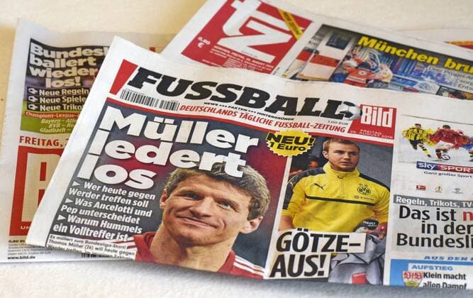 26.08.2016, Fussball 1.Liga 2016 2017, 1.Spieltag, FC Bayern München - SV Werder Bremen, in der Allianz Arena München. Zum ersten Spieltag bringt der Axel-Springer-Verlag eine neue tägliche Fussball-Zeitung in Süddeutschland auf den Markt, die Fussball-BILD . 