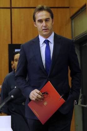 Spain s head coach Julen Lopetegui arrives at the press conference PK Pressekonferenz to annunciate his first Spain squad, at Las Rozas Football City, in Madrid, Spain, 26 August 2016. Spain will play a friendly game against Belgium and a EuroCup 2018 classification match against Liechtenstein on September. Julen Lopetegui s first Spain national team Nationalteam squad !ACHTUNG: NUR REDAKTIONELLE NUTZUNG!  20160826-636078153124282758