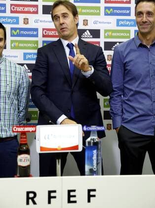 Spain s head coach Julen Lopetegui (C) offers a press conference PK Pressekonferenz to annunciate his first Spain squad, at Las Rozas Football City, in Madrid, Spain, 26 August 2016. Spain will play a friendly game against Belgium and a EuroCup 2018 classification match against Liechtenstein on September. Julen Lopetegui s first Spain national team Nationalteam squad !ACHTUNG: NUR REDAKTIONELLE NUTZUNG!  20160826-636078154991710874
