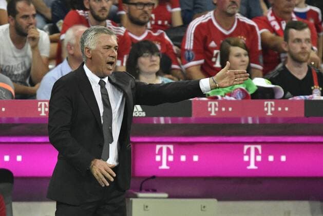 Trainer Coach Carlo Ancelotti FC Bayern München am Spielfeldrand Gestik, Geste FC Bayern München FCB vs SV Werder Bremen 26.08.2016