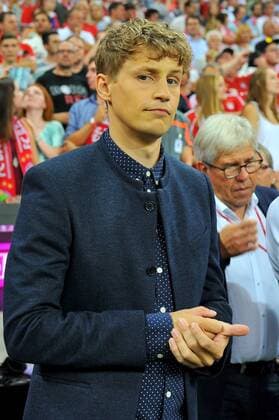 Tim Bendzko. Deutschland, Muenchen: Fussball, Bundesliga: FC Bayern Muenchen vs SV Werder Bremen am 26.08.2016, Allianz-Arena.
