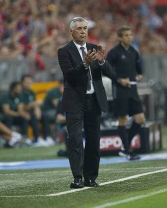 Trainer Carlo Ancelotti (Bayern) jubelt über das Tor zum 4:0 für München durch Philipp Lahm (Bayern) . FC Bayern München-Werder Bremen . München, GER, 26.08.2016, 1. Spieltag Fussball-Bundesliga 2016 2017 .
