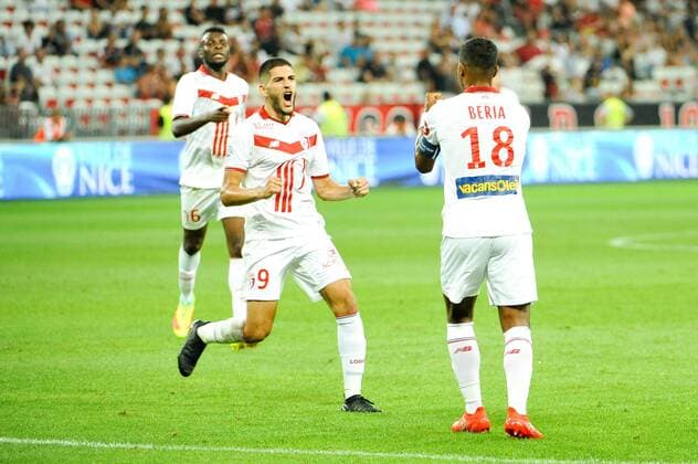18 Franck BERIA (lil) - 09 Yassine BENZIA (lil) - JOIE FOOTBALL : Nice vs Lille - Ligue 1 - 27 08 2016 FEP Panoramic 