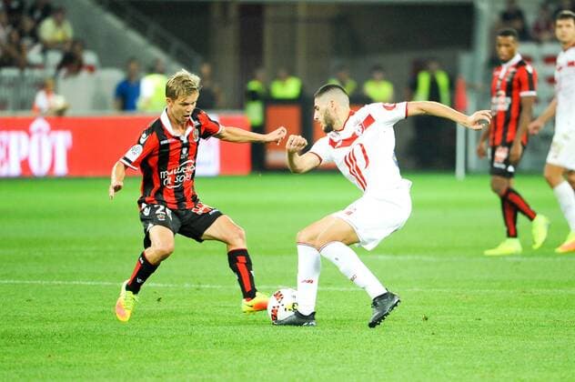 26 VINCENT KOZIELLO (nice) - 09 Yassine BENZIA (lil) FOOTBALL : Nice vs Lille - Ligue 1 - 27 08 2016 FEP Panoramic 