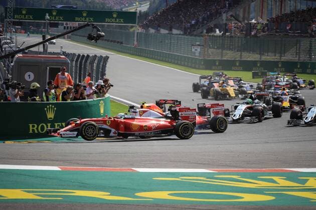 Spa 28 08 2016 GP F1 Belgique Dimanche Course Depart GP Belgique Vettel N°5 Ferrari-Raikkonen Accrochage FORMULE 1 : Grand Prix de Belgique - Course - Spa-Francorchamps - 28 08 2016 PhotoNews Panoramic 