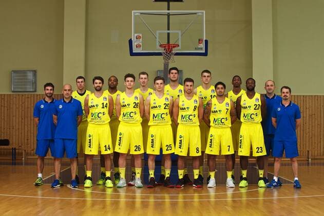 Basketball Berlin 25.08.2016 BBL 1. Bundesliga Saison 2016 2016 Alba Berlin Team Mannschaftsfoto Teamfoto hintere reihe vlnr.: Thomas Päch (Alba Berlin, Assistenztrainer) Dragan Milosavljevic (Alba Berlin, No.21) Jonathan Malu (Alba Berlin, No.06) Tim Schneider (Alba Berlin, No.10) Bogdan Radosavljevic (Alba Berlin, No.15) Tim Schneider (Alba Berlin, No.10) Malcolm Miller (Alba Berlin, No.13) Fatih Emre Gezer (Alba Berlin, Assistenztrainer) vordere Reihe vlnr.: Fatih Emre Gezer (Alba Berlin, Assistenztrainer) Engin Atsür (Alba Berlin, No.14) Kevin Wohlrath (Alba Berlin, No.26Ferdinand Zylka (Alba Berlin, No.25) Ismet Akpinar (Alba Berlin, No.08) Peyton Siva (Alba Berlin, No.07) Dominique Johnson (Alba Berlin, No.23) Ahmet Caki (Alba Berlin, Trainer)