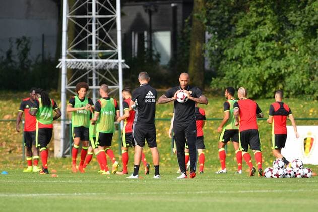 Fußball, Training Nationalteam Belgien Belgium s assistant coach Thierry Henry (C) and Belgium s players pictured during a training session of Belgian national soccer team Red Devils, on Monday 29 August 2016, in Brussels. The Red Devils will play a World Championships 2018 Qualification game against Cyprus on September 6th. LUCxCLAESSEN  x04921347x