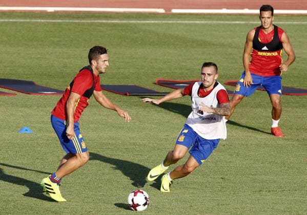 Spanish national team Nationalteam midfielder Jorge Koke Resureccion (L), striker Paco Alcacer (C) and midfielder Lucas Vazquez (R) during the training of the team held at Las Rozas City Complex in Madrid, Spain on 29 August 2016. Spain will face Belgium upcoming 1st September during a friendly match. Spanish national team s training !ACHTUNG: NUR REDAKTIONELLE NUTZUNG!  20160829-636081014672052468