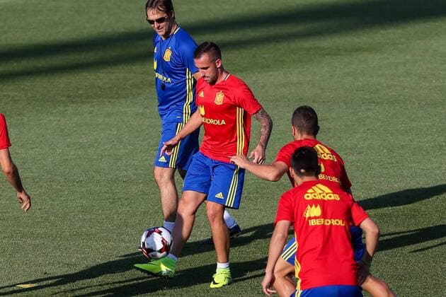 Spanish player Paco Alcacer durign the first training of the concentration of Spanish football team at Ciudad del Futbol de Las Rozas before the qualifying for the Russia world cup in 2017 August 29, 2016.  (20160829041)