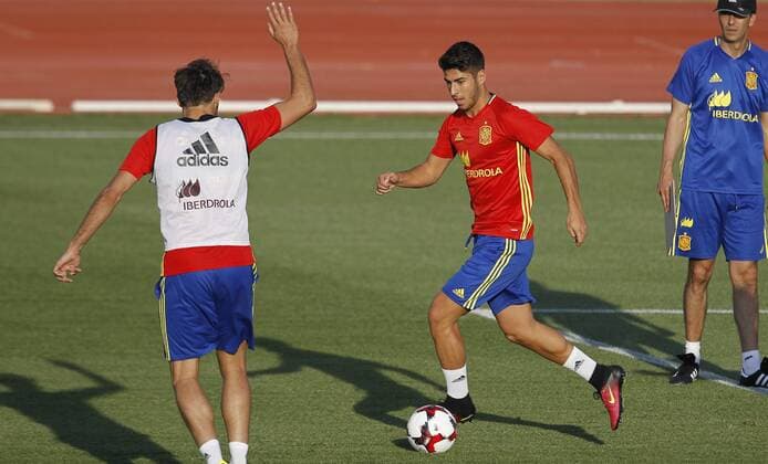 Lopetegui y Asensio. Spanish national team Nationalteam training session. In this picture, Lopetegui and Asensio. xAngelxRiverox 