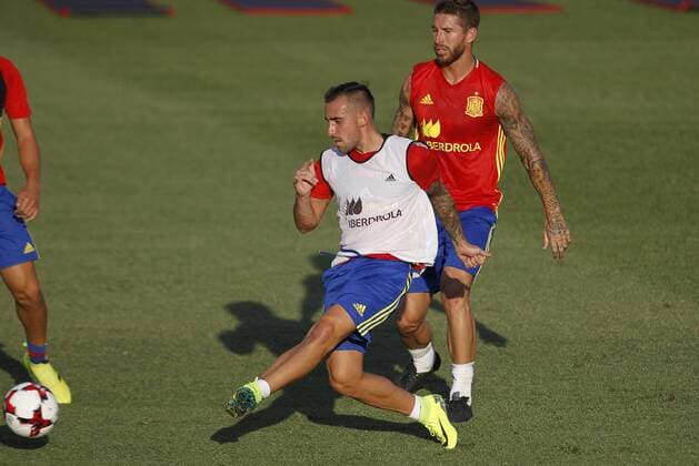 Sergio Ramos y Alcacer. Spanish national team Nationalteam training session. In this picture, Alcacer and Sergio Ramos. xAngelxRiverox 