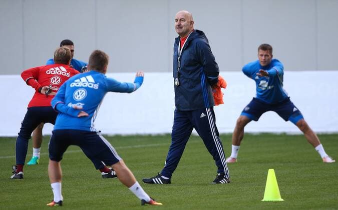 MOSCOW REGION, RUSSIA - AUGUST 29, 2016: Stanislav Cherchesov, head coach of the Russian men s national football team, during a training session at Arena Khimki Stadium ahead of friendly matches against Turkey and Ghana. Valery Sharifulin TASS  TS02F1C6