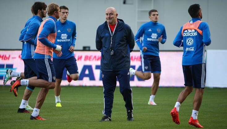 MOSCOW REGION, RUSSIA - AUGUST 29, 2016: Stanislav Cherchesov (C), head coach of the Russian men s national football team, during a training session at Arena Khimki Stadium ahead of friendly matches against Turkey and Ghana. Valery Sharifulin TASS  TS02F1CF