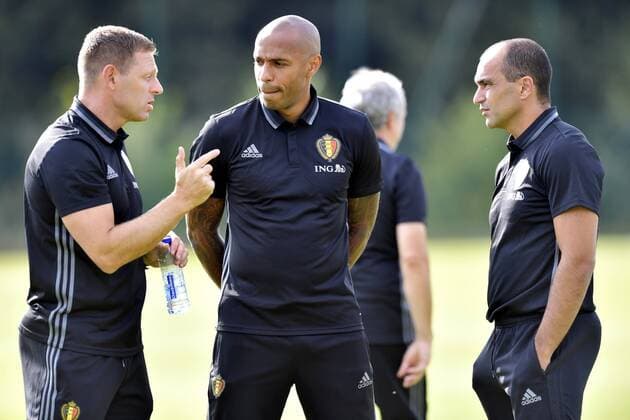 Fußball, Co Trainer Thierry Henry - Training Nationalteam Belgien Roberto Martinez head coach of Belgian Team, Thierry Henry ass. coach of Belgian Team and Graeme Jones ass. coach of Belgian Team talking FOOTBALL : Equipe de Belgique - Entrainement - Neerpede - 29 08 2016 Photonews Panoramic  665082687