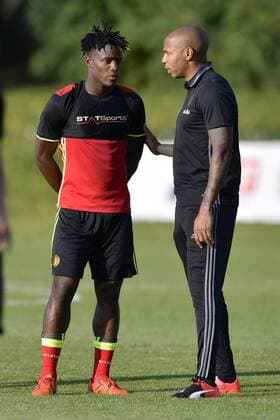 Fußball, Co Trainer Thierry Henry - Training Nationalteam Belgien Thierry Henry ass. coach of Belgian Team talking to Michy Batshuayi forward of Belgium FOOTBALL : Equipe de Belgique - Entrainement - Neerpede - 29 08 2016 Photonews Panoramic  665082687