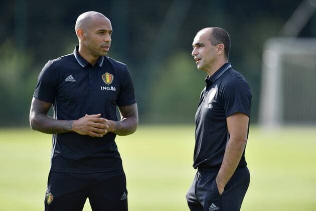 Themen der Woche - Sport Bilder des Tages - SPORT Fußball, Co Trainer Thierry Henry - Training Nationalteam Belgien Thierry Henry ass. coach of Belgian Team talking to Roberto Martinez head coach of Belgian Team FOOTBALL : Equipe de Belgique - Entrainement - Neerpede - 29 08 2016 Photonews Panoramic  665082687