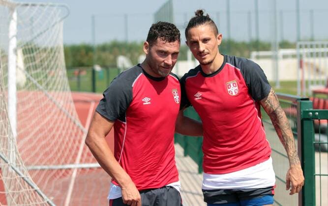 Fußball, Training Nationalteam Serbien 30.08.2016 Stara Pazova Serbia national team Nationalteam training men s football Dusko Tosic(L) with Ljubomir Fejsa(r) : 