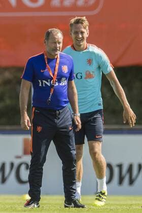 (L-R) coach Danny Blind of The Netherlands, Luuk de Jong of The Netherlandsduring the training session of The Netherlands on August 30, 2016 in Katwijk, The Netherlands. Netherlands Training session 2016 2017 xVIxGerritxvanxKeulenxIVx 6128023