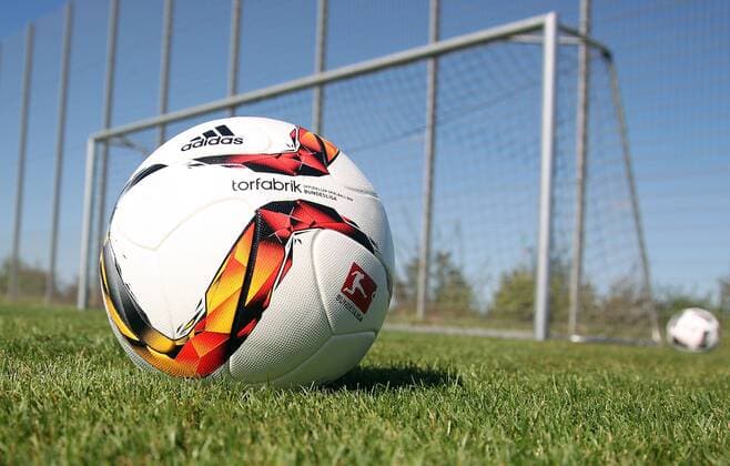 30.08.2016, xsvx, Fussball 3.Liga, SV Wehen Wiesbaden Training v.l. Adidas Torfabrik Symbolbild DFL Logo Ball