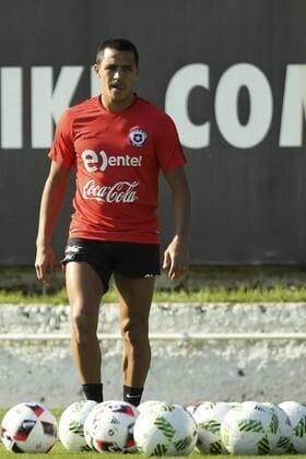 Bilder des Tages - SPORT Chilean national team Nationalteam striker Alexis Sanchez during the training session at the Complex Juan Pinto Duran in Santiago, Chile, 30 August 2016. Chile will face Paraguay on 01 September and Bolivia on 06 September in Round 1 of the South America Qualification competition for the 2018 FIFA World Cup WM Weltmeisterschaft Fussball in Russia. Chile national soccer team training !ACHTUNG: NUR REDAKTIONELLE NUTZUNG!  20160830-636081776948212729