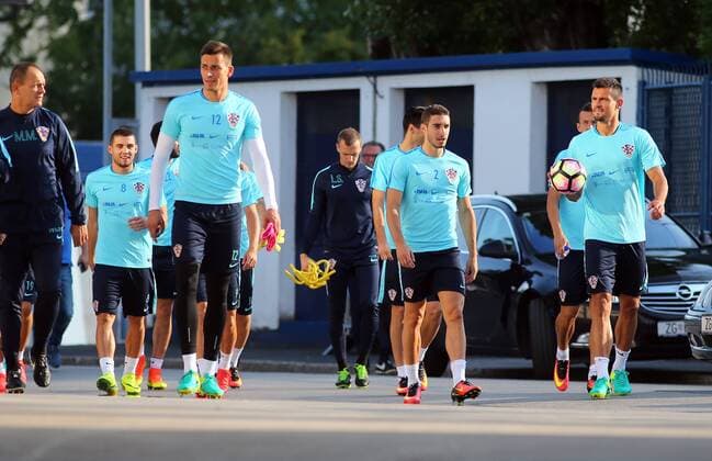 Fußball, Training Nationalteam Kroatien FIFA World Cup WM Weltmeisterschaft Fussball Qualifiers - group I - Croatia training - Day 2 30.08.2016., Zagreb, Croatia - Croatian national football team did a second training before the match with Turkey. Lovre Kalinic, Sime Vrsaljko, Dejan Lovren.  JuricaxGaloic PIXSELL