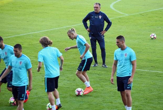Fußball, Training Nationalteam Kroatien FIFA World Cup WM Weltmeisterschaft Fussball Qualifiers - group I - Croatia training - Day 2 30.08.2016., Zagreb, Croatia - Croatian national football team did a second training before the match with Turkey. Ante Cacic.  JuricaxGaloic PIXSELL