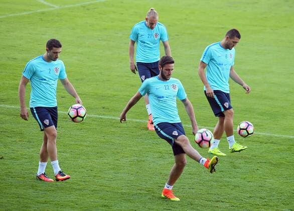 Fußball, Training Nationalteam Kroatien FIFA World Cup WM Weltmeisterschaft Fussball Qualifiers - group I - Croatia training - Day 2 30.08.2016., Zagreb, Croatia - Croatian national football team did a second training before the match with Turkey. Sime Vrsaljko, Duje Cop, Mateo Kovacic.  JuricaxGaloic PIXSELL