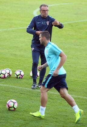 Fußball, Training Nationalteam Kroatien FIFA World Cup WM Weltmeisterschaft Fussball Qualifiers - group I - Croatia training - Day 2 30.08.2016., Zagreb, Croatia - Croatian national football team did a second training before the match with Turkey. Ante Cacic.  JuricaxGaloic PIXSELL