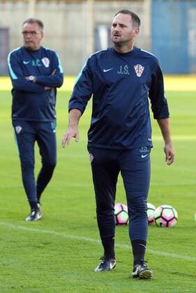 Fußball, Training Nationalteam Kroatien FIFA World Cup WM Weltmeisterschaft Fussball Qualifiers - group I - Croatia training - Day 2 30.08.2016., Zagreb, Croatia - Croatian national football team did a second training before the match with Turkey. Josip Simunic.  JuricaxGaloic PIXSELL