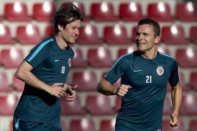 Fußball, Nationalteam Tschechien Training Tomas Rosicky, left, and David Lafata attend a training session in Prague, Czech Republic, August 30, 2016. The captain of the Czech national football team, Tomas Rosicky, 35, who ended with Arsenal after ten years after last season, is returning to Sparta Praha, which will present him as its new reinforcement. (CTKxPhoto MichalxKamaryt) CTKPhotoP201608300795301 kmt 6