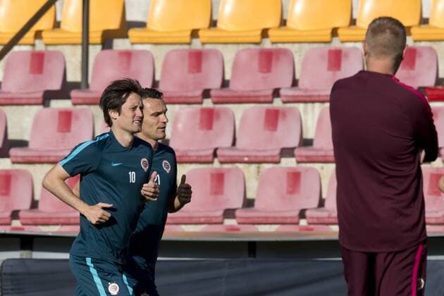 Fußball, Nationalteam Tschechien Training Tomas Rosicky, left, and David Lafata attend a training session in Prague, Czech Republic, August 30, 2016. The captain of the Czech national football team, Tomas Rosicky, 35, who ended with Arsenal after ten years after last season, is returning to Sparta Praha, which will present him as its new reinforcement. (CTKxPhoto MichalxKamaryt) CTKPhotoP201608300805801 kmt 9
