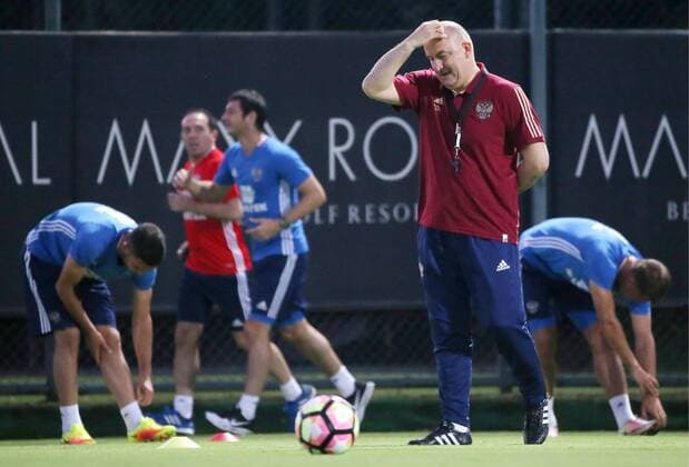 BELEK, TURKEY - AUGUST 30, 2016: Stanislav Cherchesov (2nd R), head coach of the Russian men s national football team, during a training session at a stadium of Maxx Royal Belek Golf Resort hotel ahead of a friendly match against Turkey. Alexander Demianchuk TASS  TS02F396